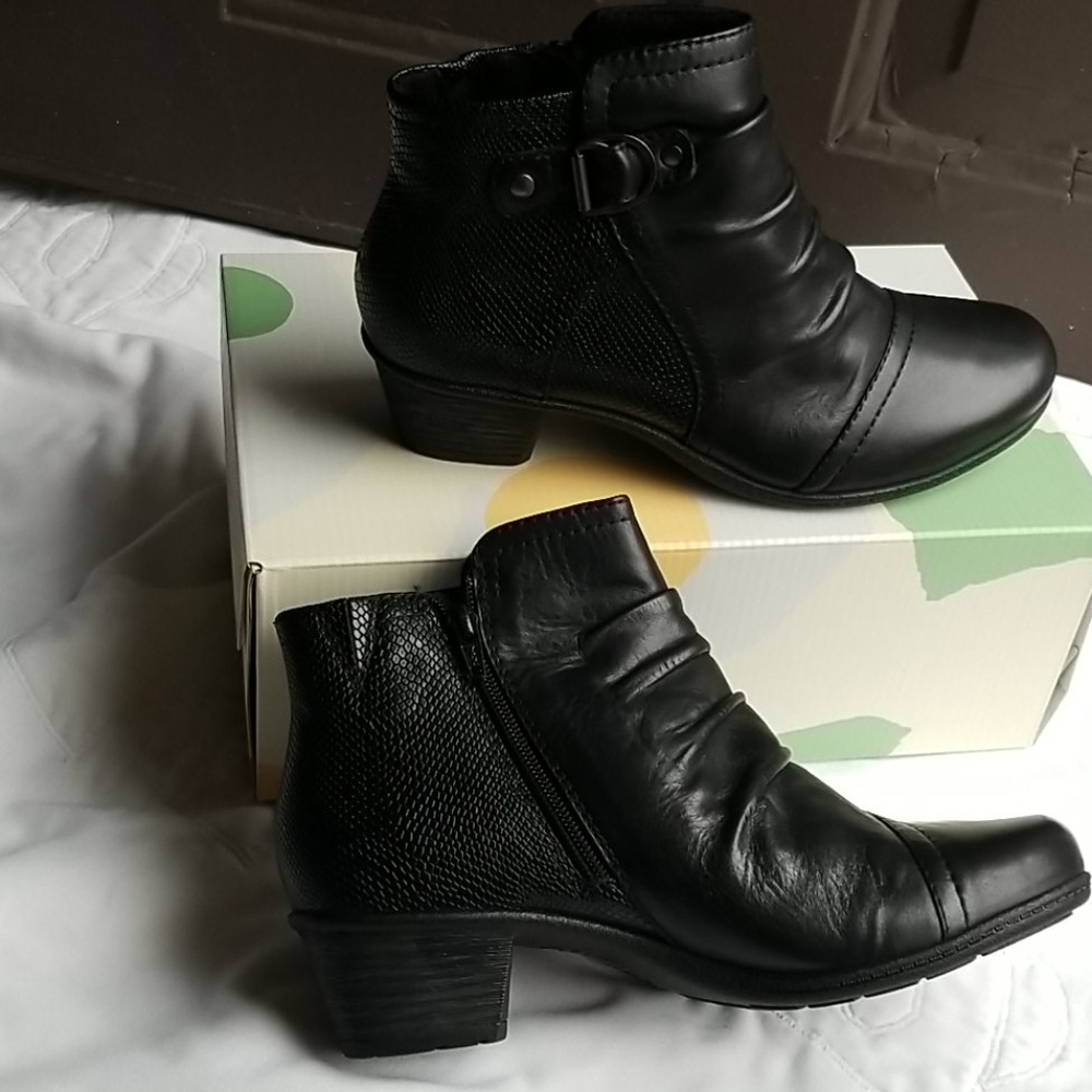Size 8w black earth Origins ankle booties